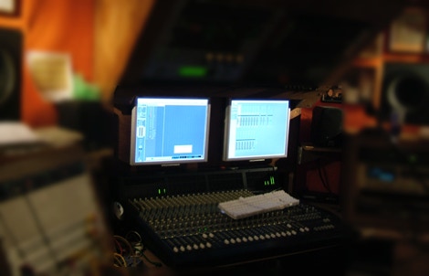Online song and album mixing studio facility